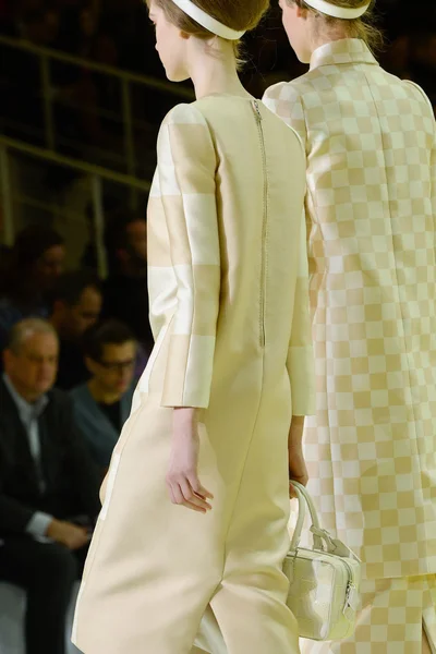 Look 52